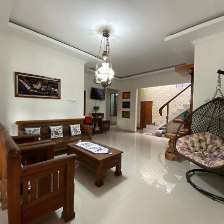 Rengganis Homestay 요그야카르타 외부 사진