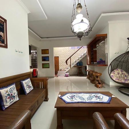 Rengganis Homestay 요그야카르타 외부 사진