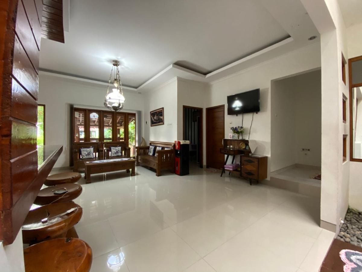 Rengganis Homestay 요그야카르타 외부 사진