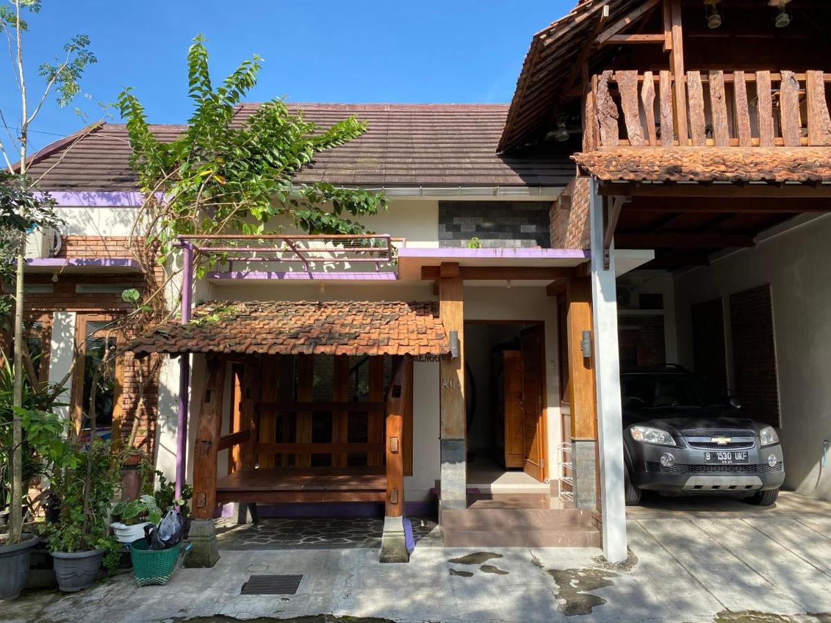 Rengganis Homestay 요그야카르타 외부 사진